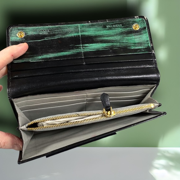 SALE‼️Prada Nappa Gaufre' Leather Wallet Button snap closure black & teal w/gold - Picture 3 of 3